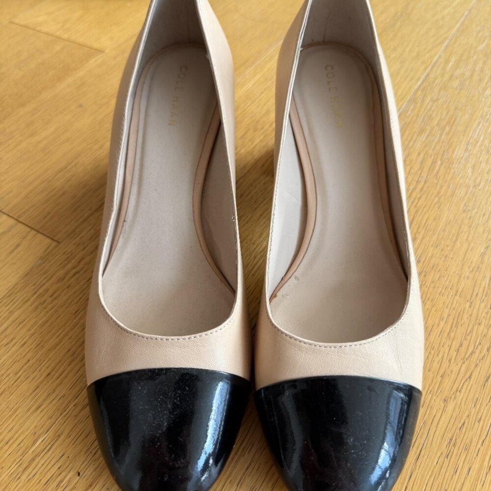 Cole Haan Nude & Black Cap-Toe Pumps – 7.5B (sale ends 08/28) - Picture 2 of 4
